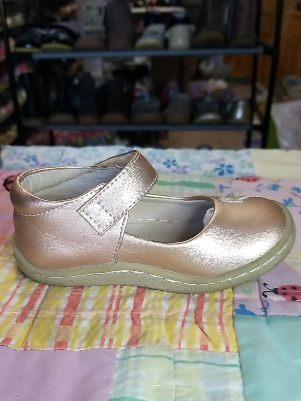 Livie & Luca Metallic Rose Gold Mary Janes with Gold Glitter Bird Size 7 Pio